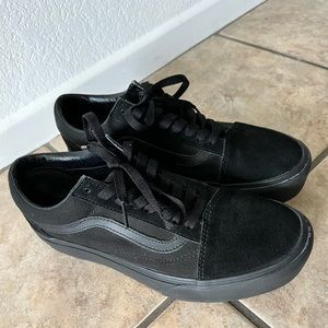 Women’s all black stackform Vans